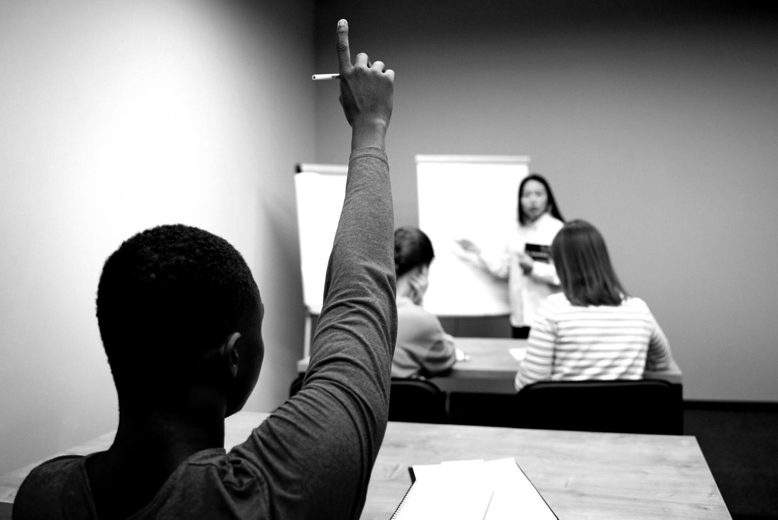 Espacio de trabajo enfocado en análisis financiero y planificación de escalado empresarial