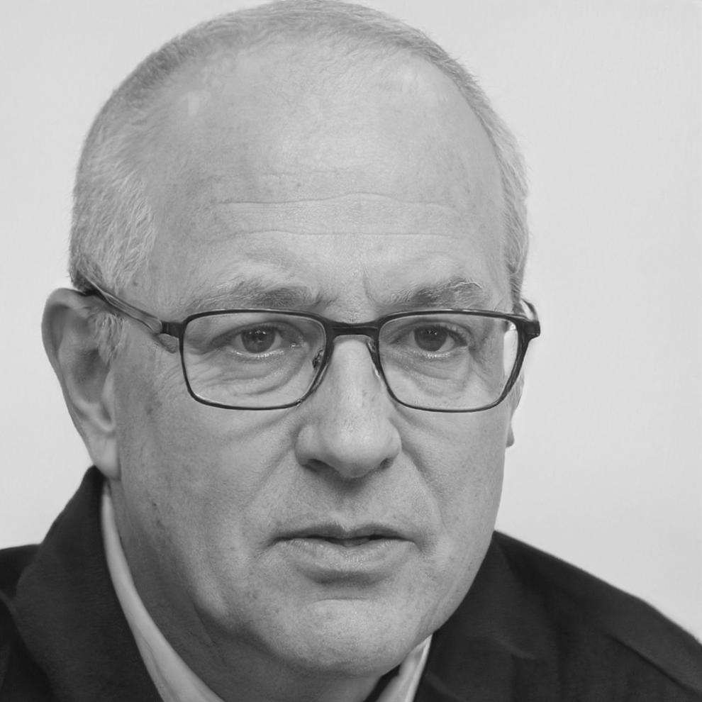 Instructor especializado en finanzas empresariales